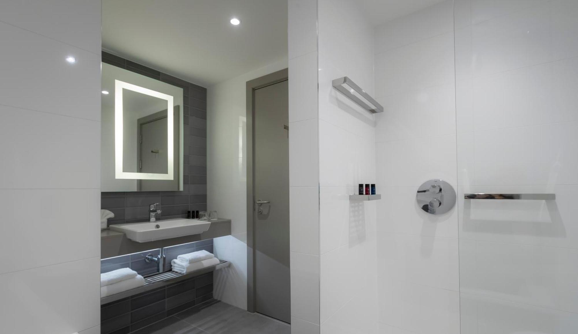 Superior Double Room,1215872023:JPEG