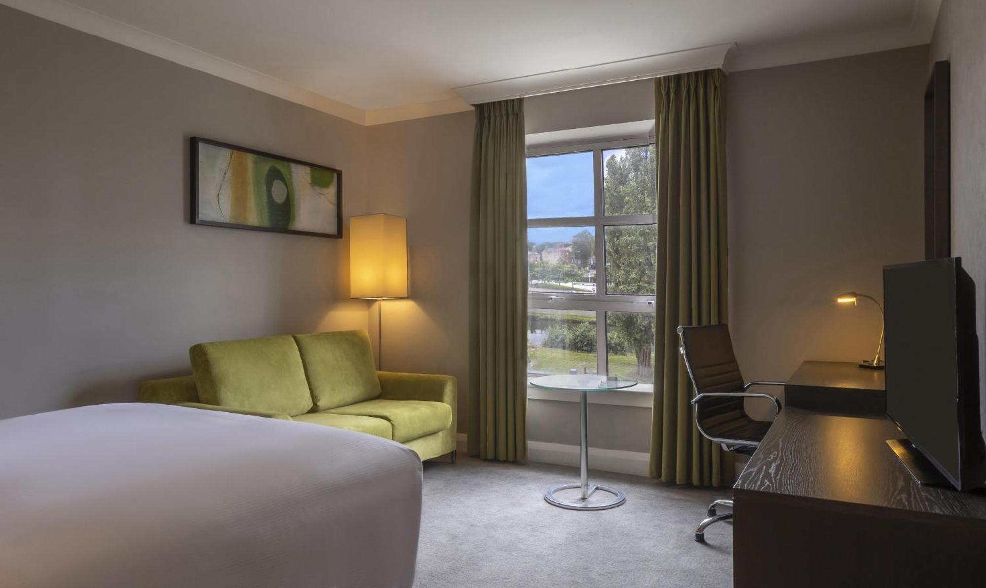 Standard Queen Room Sofa Bed Canal View,1756506621:JPEG