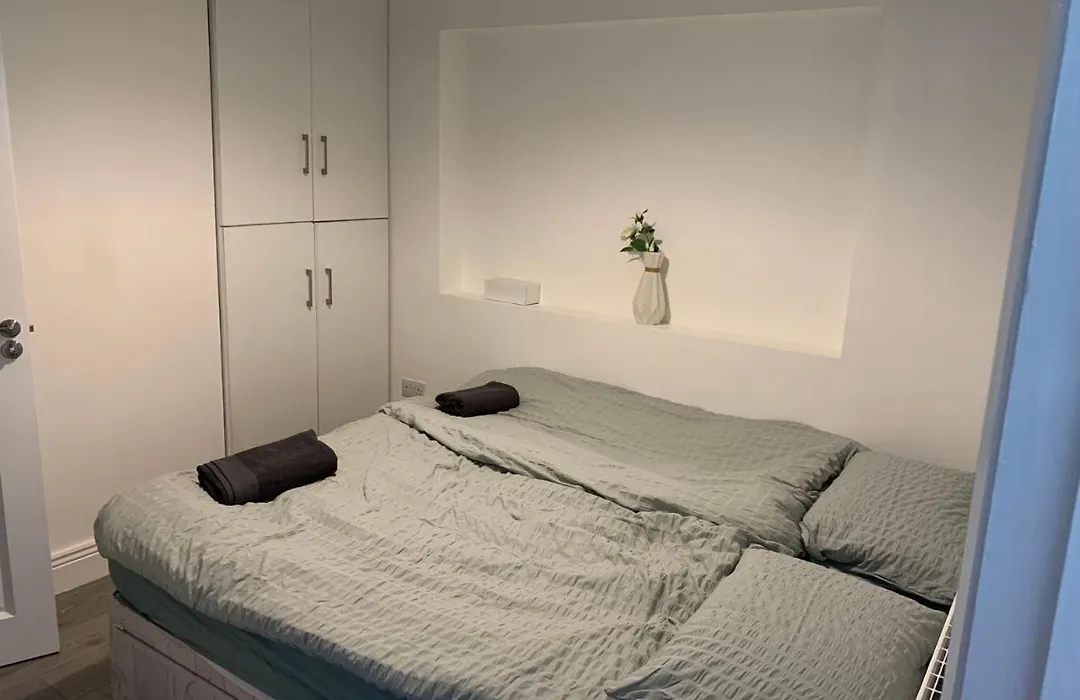An En-Suite Room Near The City-1