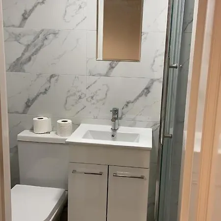 An En-Suite Room Near The City-2